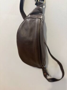 MANDRN Brown Leather Crossbody Sling Bag